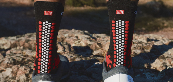 Skarpety COMPRESSPORT ProRacing Socks V4 TRAIL Black/Red