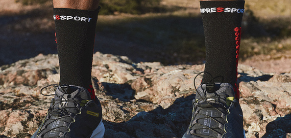 Skarpety COMPRESSPORT ProRacing Socks V4 TRAIL Black/Red