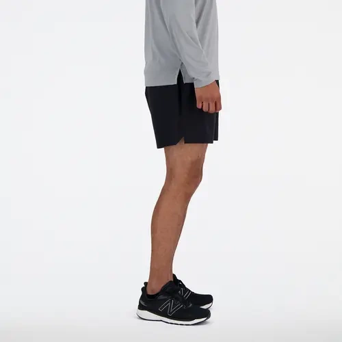 Spodenki do biegania New Balance AC SEAMLESS SHORT 5 INCH - MS41290BK