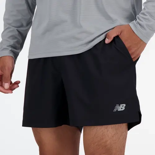 Spodenki do biegania New Balance AC SEAMLESS SHORT 5 INCH - MS41290BK