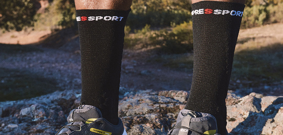 Skarpety COMPRESSPORT ProRacing Socks V4 TRAIL Black