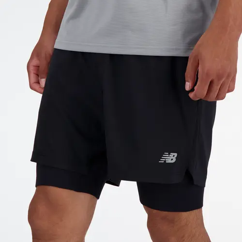 Spodenki do biegania New Balance AC SEAMLESS SHORT 7 INCH - MS41288BK